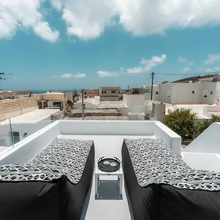 펜션 Akri Santorini With Heated Jacuzzi *