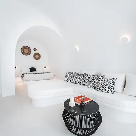 Akri Santorini With Heated Jacuzzi * Emporio (Santorini)