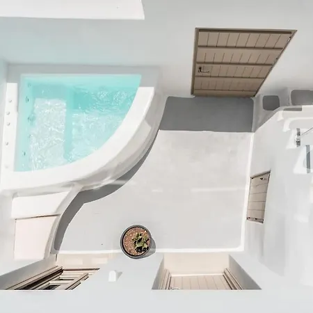 펜션 Akri Santorini With Heated Jacuzzi