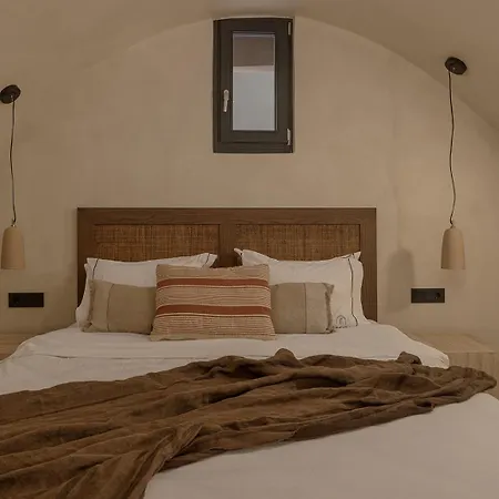 펜션 Akri Santorini With Heated Jacuzzi *