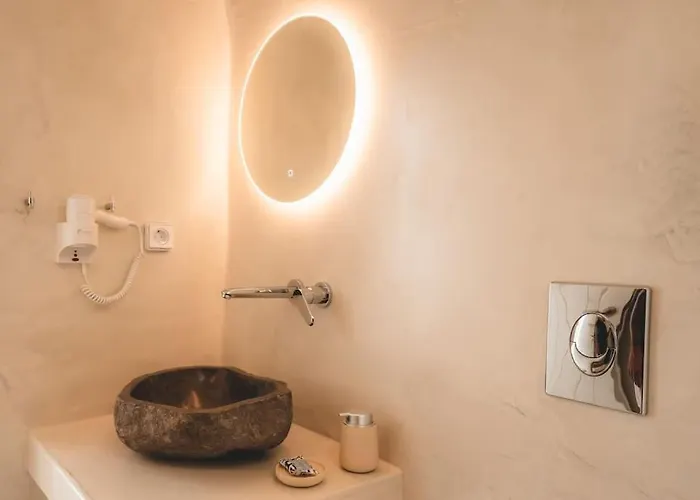 Akri Santorini With Heated Jacuzzi *