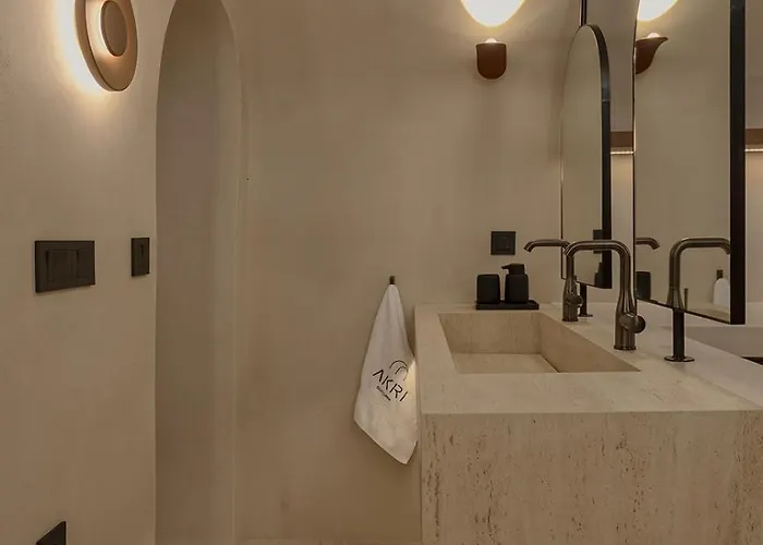 Semesterbostad Akri Santorini With Heated Jacuzzi Emporio (Santorini)