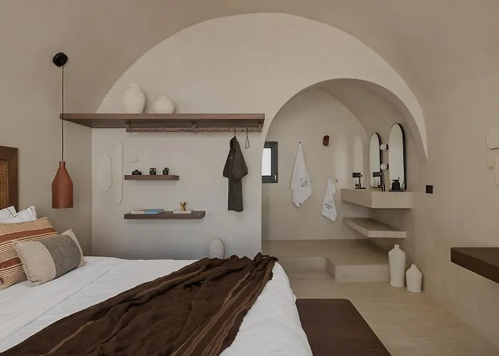 Akri Santorini With Heated Jacuzzi Emporio (Santorini)