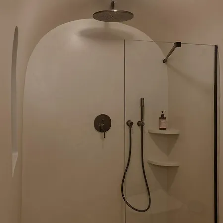 בית נופש Akri Santorini With Heated Jacuzzi *