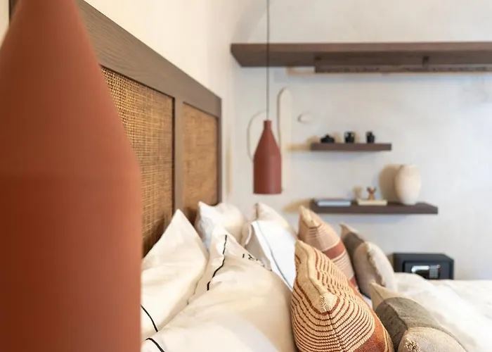 Akri Santorini With Heated Jacuzzi *