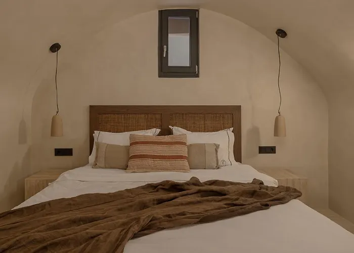 Prázdninový dům Akri Santorini With Heated Jacuzzi *