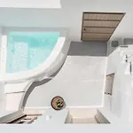 Semesterbostad Akri Santorini With Heated Jacuzzi