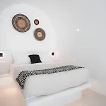 Akri Santorini With Heated Jacuzzi Semesterbostad