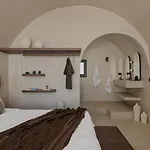 Akri Santorini With Heated Jacuzzi Emporio (Santorini)
