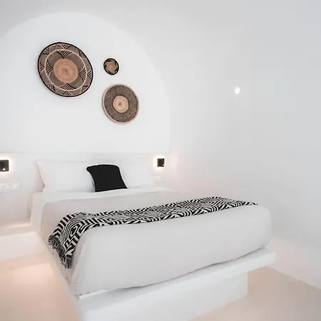 Akri Santorini With Heated Jacuzzi בית נופש