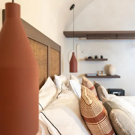 Akri Santorini With Heated Jacuzzi *