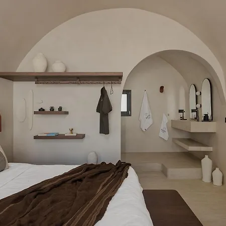 Akri Santorini With Heated Jacuzzi Emporio (Santorini)