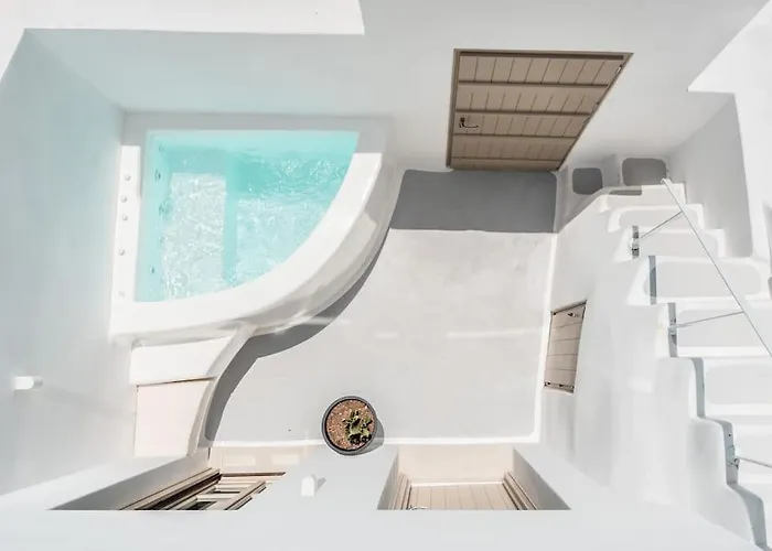 Dom wakacyjny Akri Santorini With Heated Jacuzzi