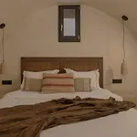 Prázdninový dům Akri Santorini With Heated Jacuzzi *